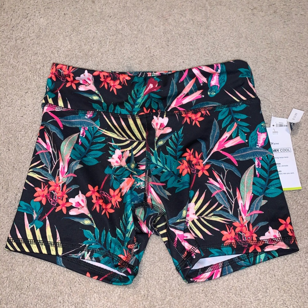 floral active shorts!